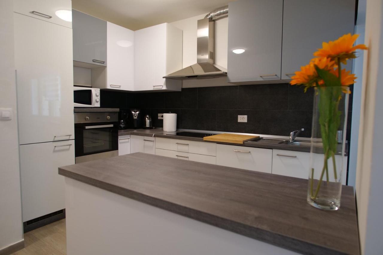 Arena Apartment With 3 Bedrooms In The City Center Пула Экстерьер фото