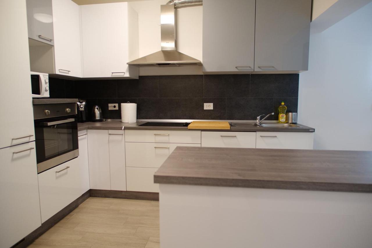 Arena Apartment With 3 Bedrooms In The City Center Пула Экстерьер фото